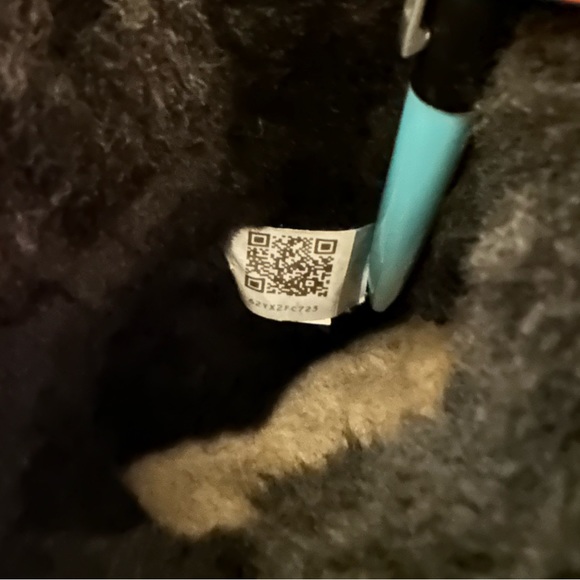 UGG Bailey Button II in Black Sz 6 - Picture 5 of 5